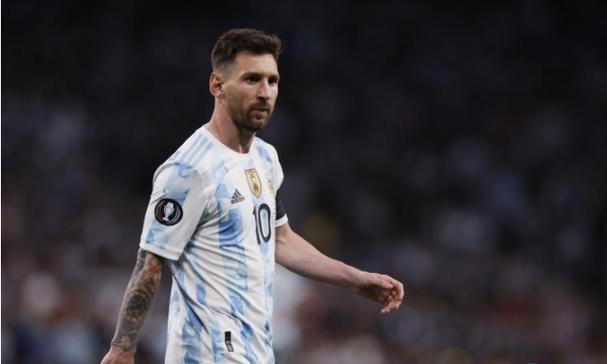 向太曝李连杰周润发都由老婆管钱 男人上交收入家庭更和睦